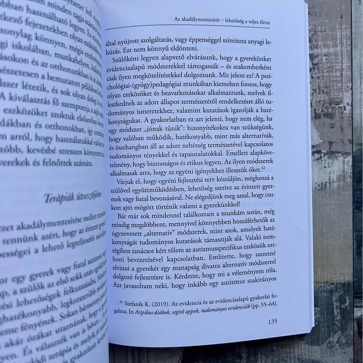 Láthatatlan akadályok [Útmutató autista és ADHD-s gyerekek megértéséhez és támogatásához]